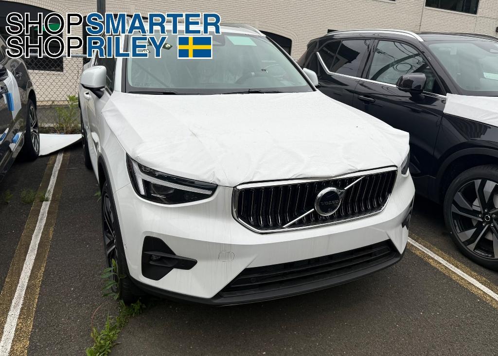 new 2025 Volvo XC40 car, priced at $52,015