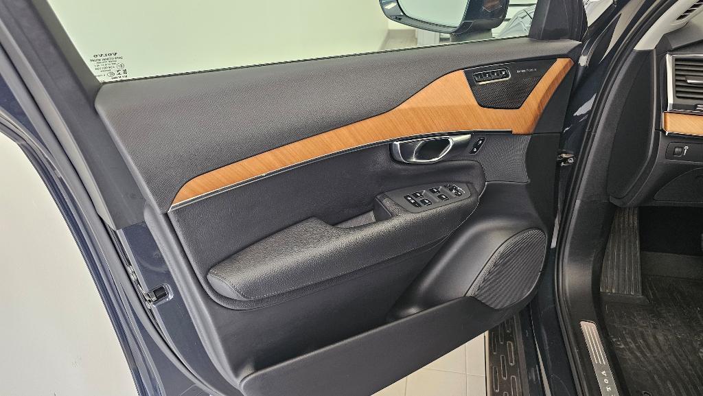 used 2022 Volvo XC90 car, priced at $36,955