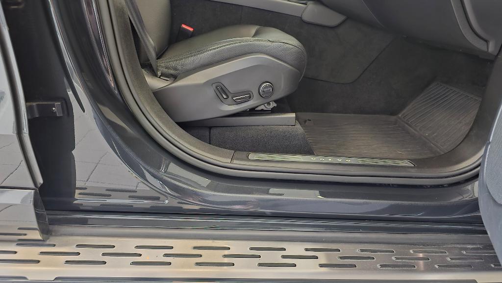 used 2022 Volvo XC90 car, priced at $36,955