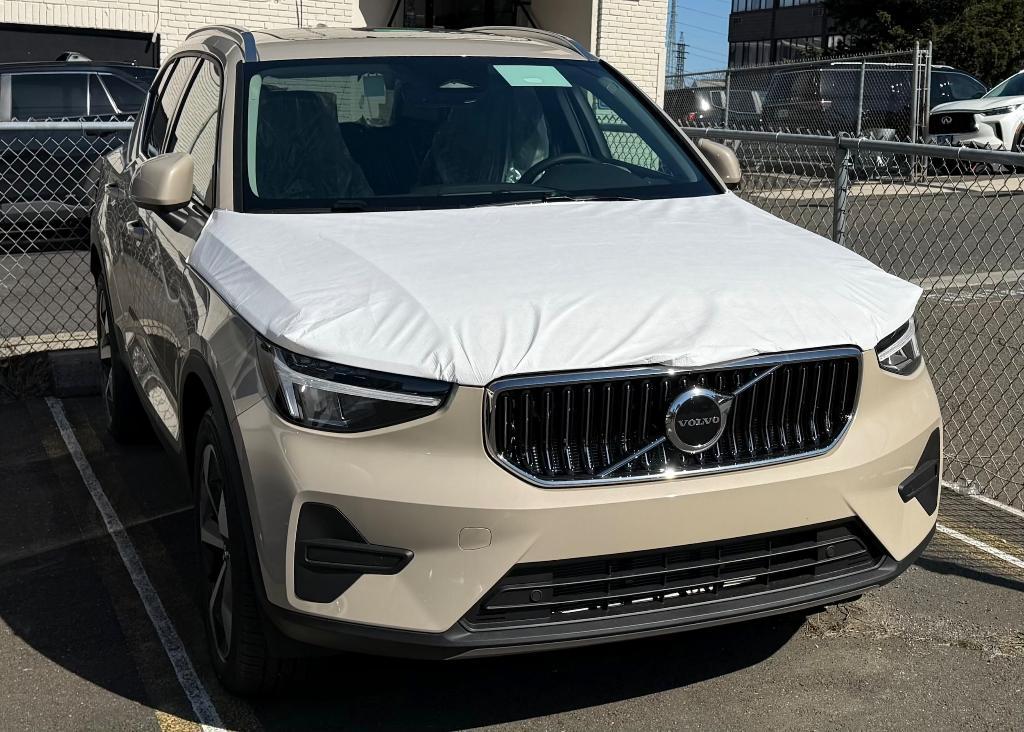 new 2025 Volvo XC40 car, priced at $46,265