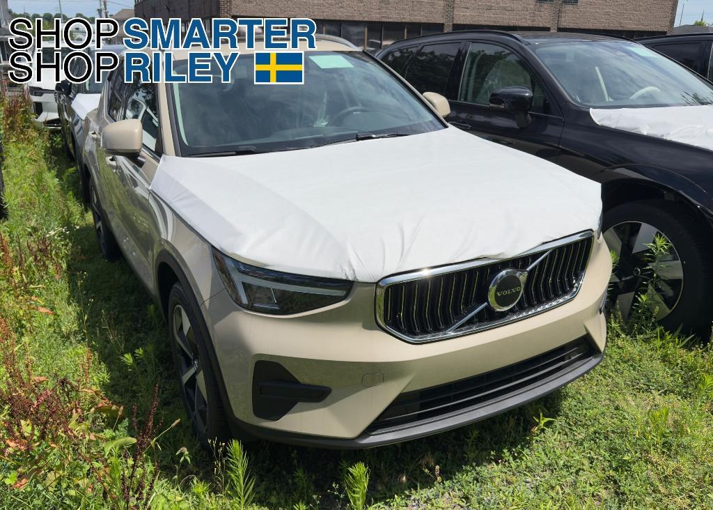 new 2025 Volvo XC40 car, priced at $46,265