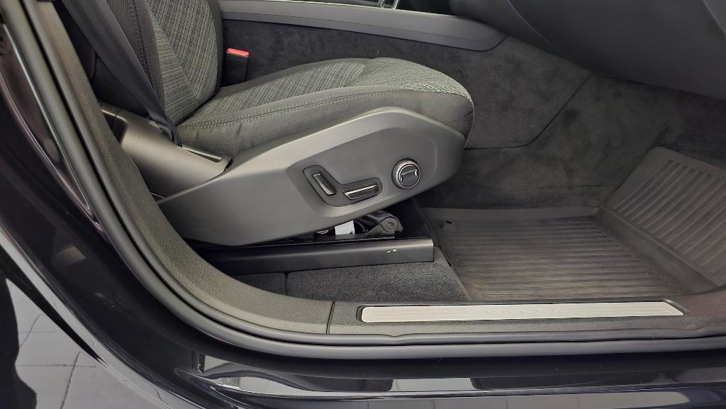 used 2022 Volvo XC60 car, priced at $33,752