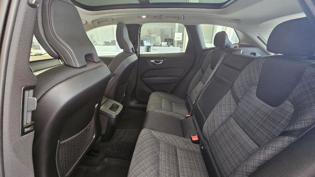 used 2022 Volvo XC60 car, priced at $33,752