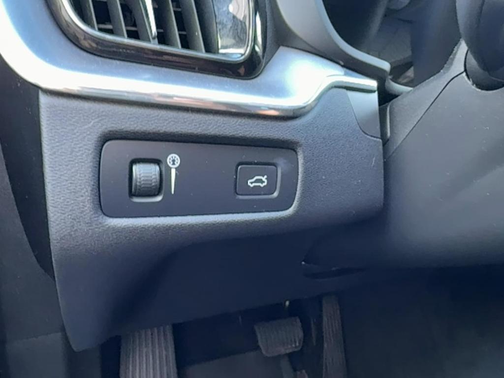 used 2022 Volvo XC60 car, priced at $35,033