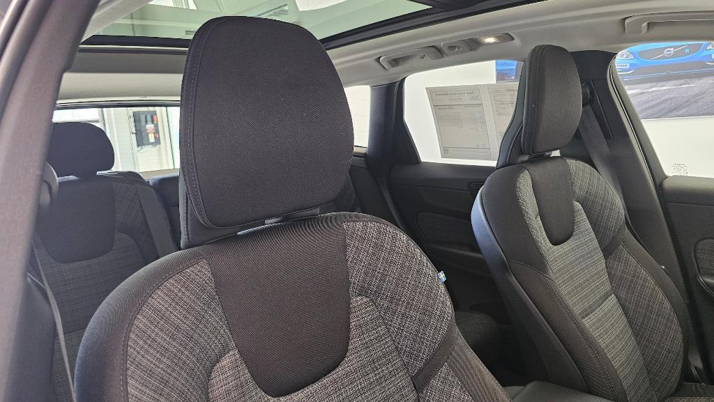 used 2022 Volvo XC60 car, priced at $33,752