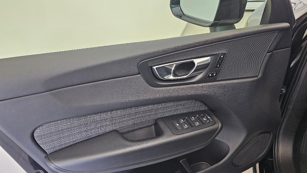 used 2022 Volvo XC60 car, priced at $33,752