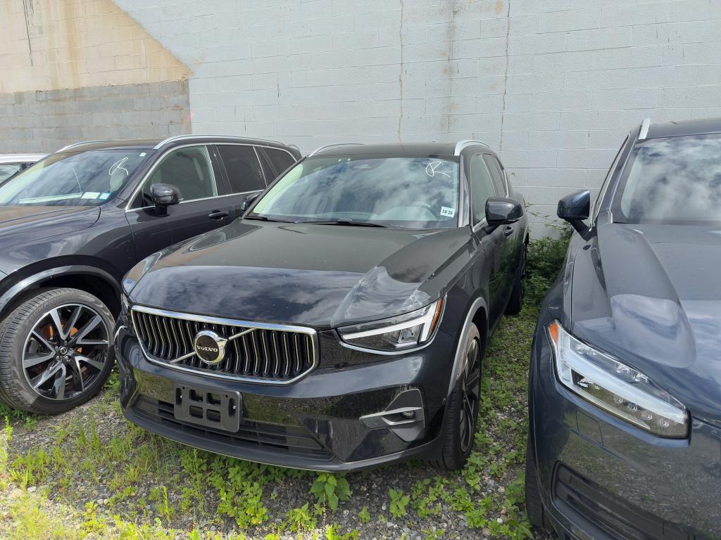 used 2023 Volvo XC40 car, priced at $32,507
