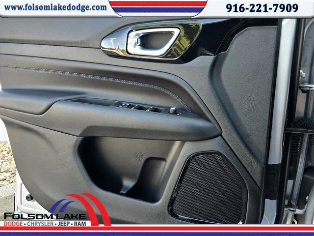 new 2025 Jeep Compass car, priced at $30,600
