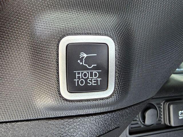 new 2025 Jeep Grand Cherokee car, priced at $46,995