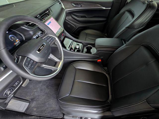 new 2025 Jeep Grand Cherokee car, priced at $46,995