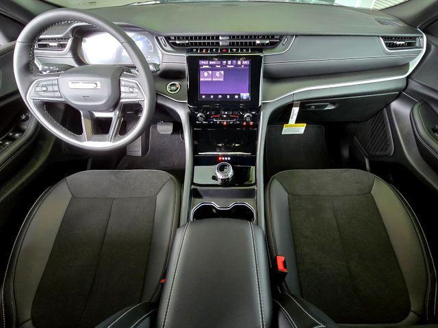 new 2025 Jeep Grand Cherokee car, priced at $39,995
