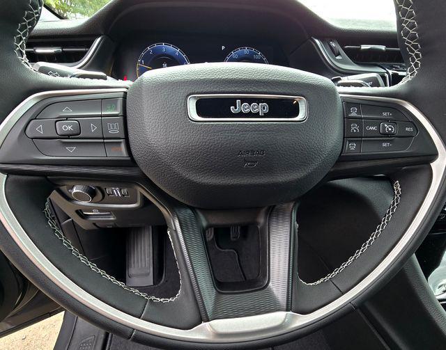 new 2025 Jeep Grand Cherokee car, priced at $39,995