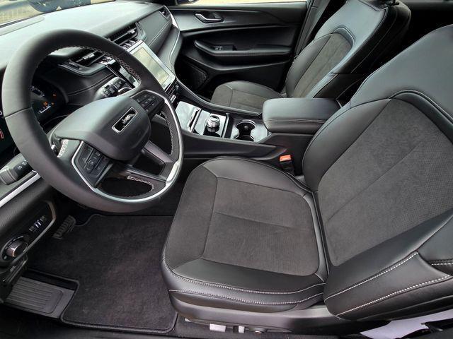 new 2025 Jeep Grand Cherokee car, priced at $39,995