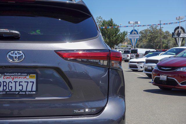 used 2022 Toyota Highlander car, priced at $34,900