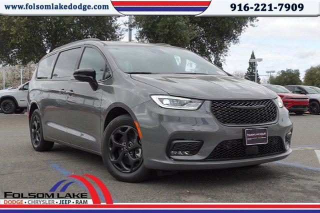 new 2025 Chrysler Pacifica Hybrid car, priced at $45,275