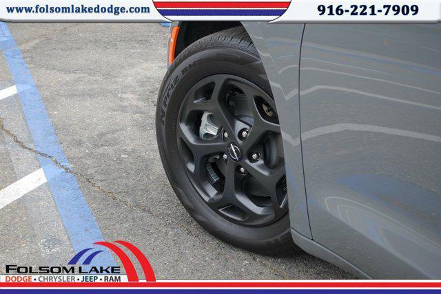 new 2025 Chrysler Pacifica Hybrid car, priced at $46,995