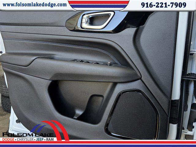 new 2025 Jeep Compass car, priced at $28,995