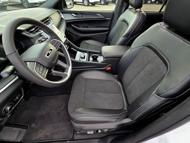 new 2025 Jeep Grand Cherokee car, priced at $35,995