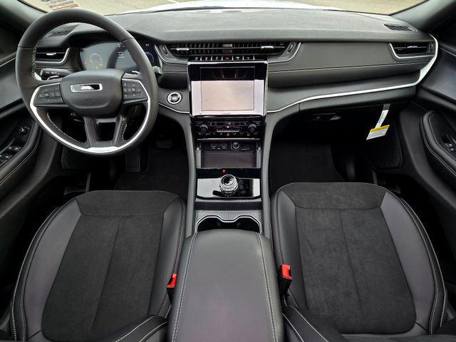 new 2025 Jeep Grand Cherokee car, priced at $35,995