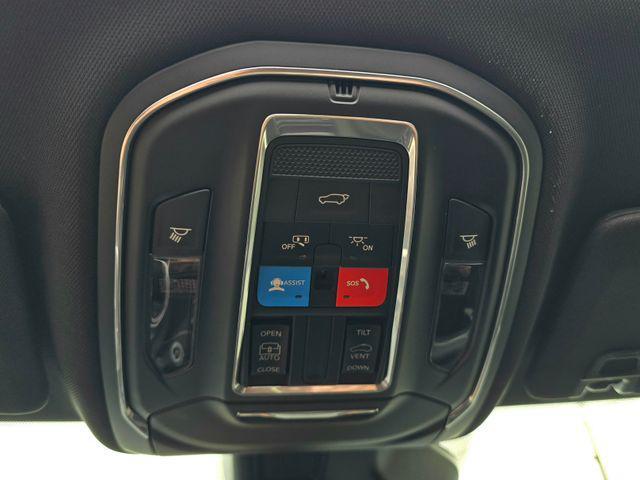 new 2025 Jeep Grand Cherokee car, priced at $35,995