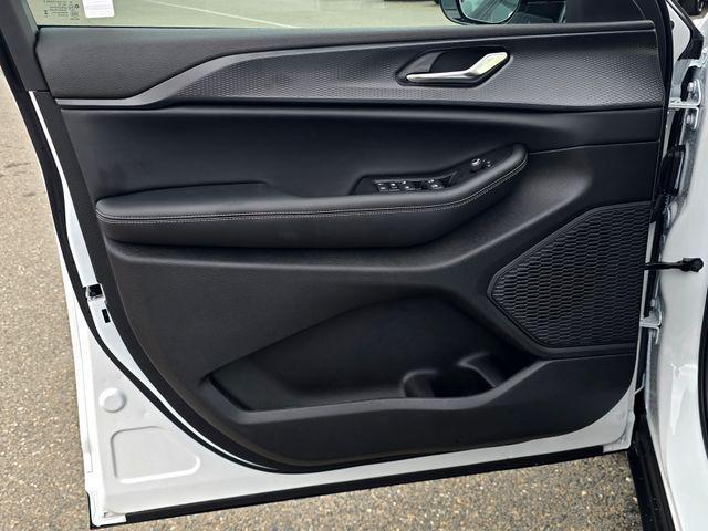 new 2025 Jeep Grand Cherokee car, priced at $35,995