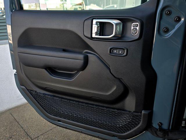 new 2025 Jeep Gladiator car, priced at $40,995