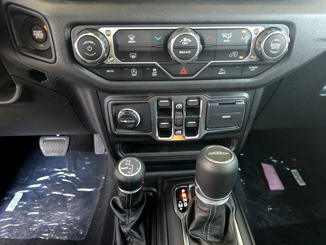 new 2025 Jeep Gladiator car, priced at $40,995