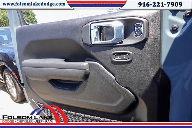 new 2025 Jeep Gladiator car, priced at $38,995