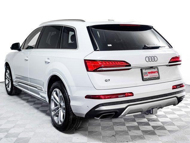 new 2025 Audi Q7 car, priced at $70,020