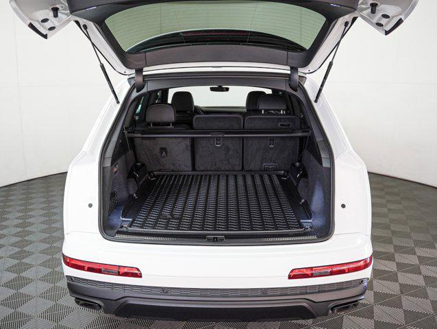 new 2025 Audi Q7 car, priced at $64,675