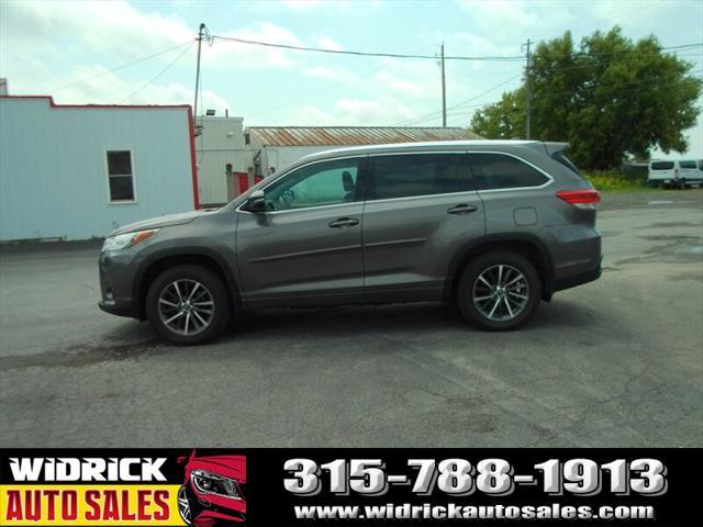 used 2018 Toyota Highlander car, priced at $25,999
