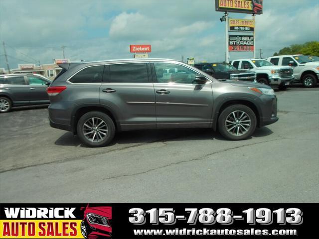used 2018 Toyota Highlander car, priced at $25,999