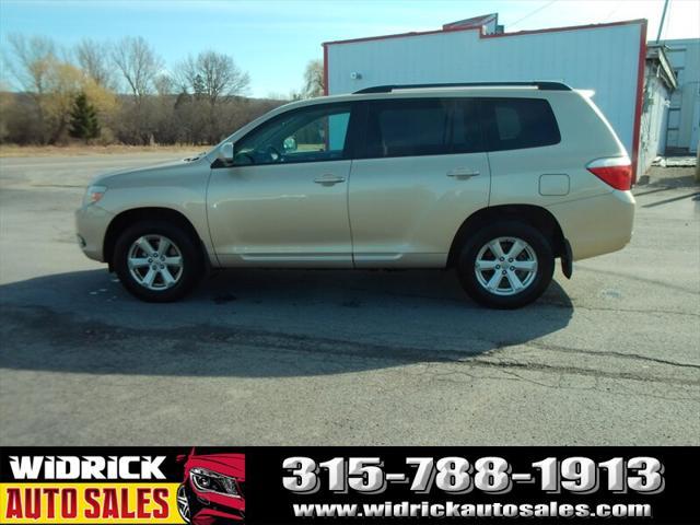used 2010 Toyota Highlander car, priced at $8,999