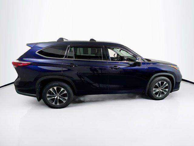 used 2020 Toyota Highlander car, priced at $27,126