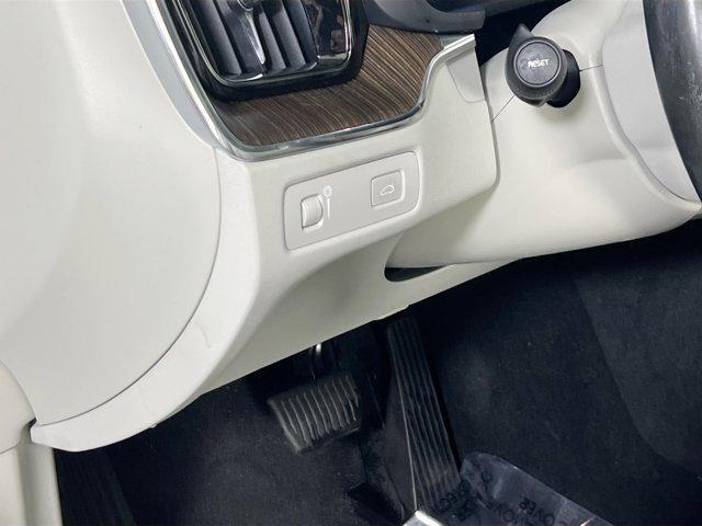 used 2022 Volvo XC60 car, priced at $29,656