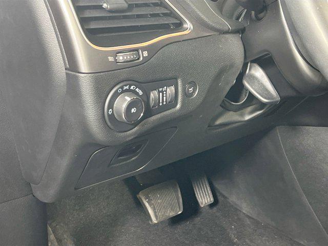 used 2022 Jeep Cherokee car, priced at $22,235