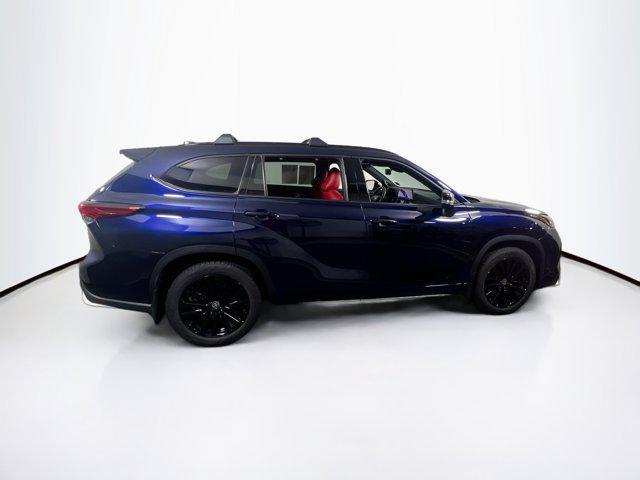 used 2023 Toyota Highlander car, priced at $41,995