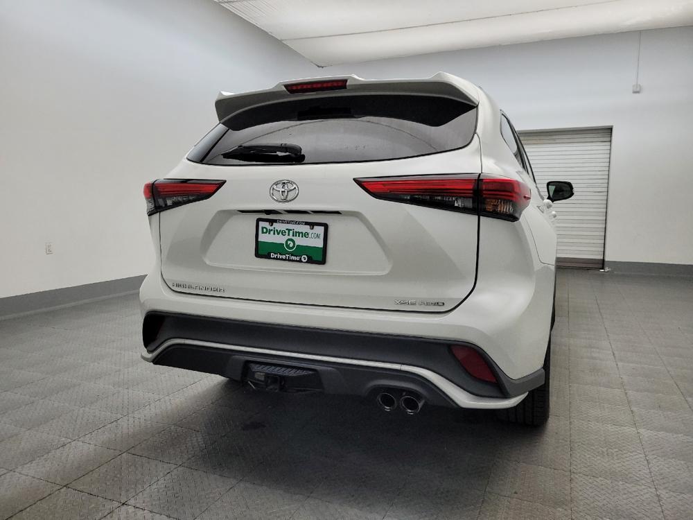 used 2021 Toyota Highlander car, priced at $30,895
