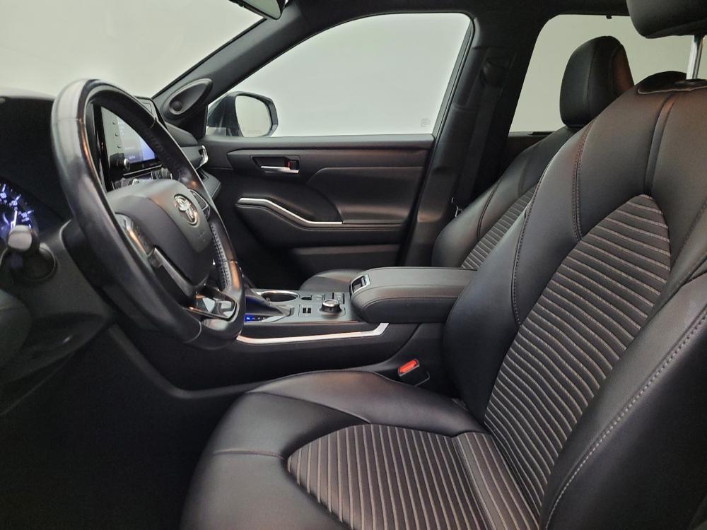 used 2021 Toyota Highlander car, priced at $30,895