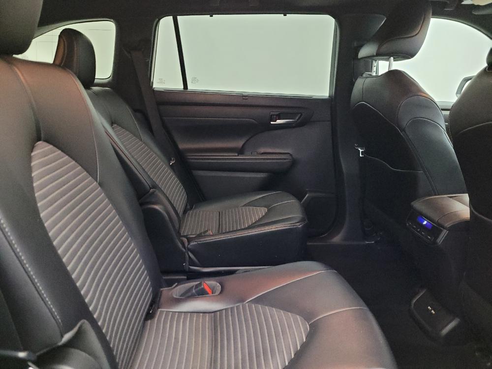 used 2021 Toyota Highlander car, priced at $30,895