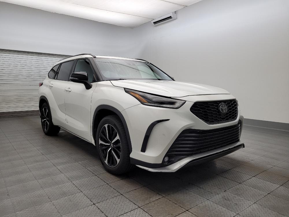 used 2021 Toyota Highlander car, priced at $30,895