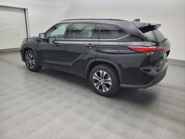 used 2020 Toyota Highlander car, priced at $28,195