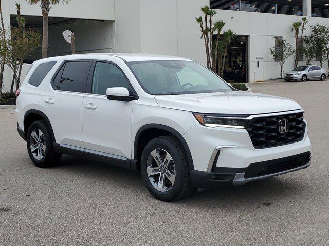 new 2025 Honda Pilot car, priced at $45,405