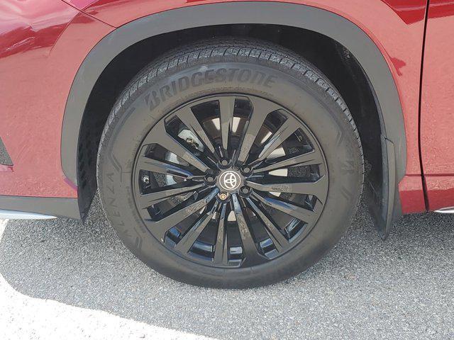 used 2024 Toyota Highlander car, priced at $39,888