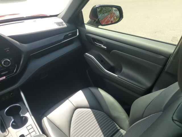 used 2024 Toyota Highlander car, priced at $39,888
