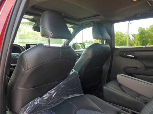 used 2024 Toyota Highlander car, priced at $39,888