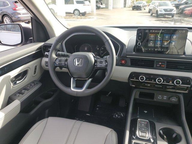 new 2025 Honda Pilot car, priced at $44,864