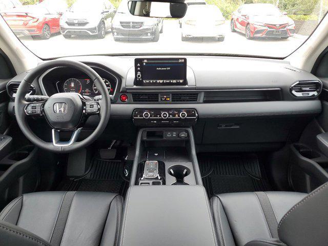new 2025 Honda Pilot car, priced at $43,676