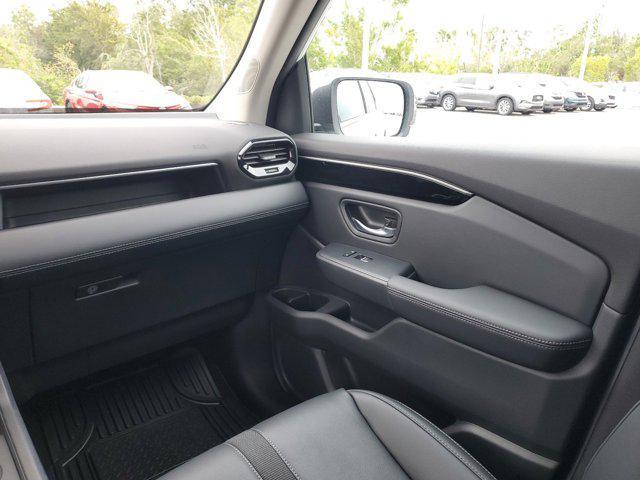 new 2025 Honda Pilot car, priced at $42,817