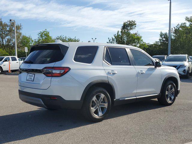 new 2025 Honda Pilot car, priced at $44,670